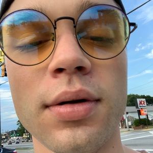 Meet your Posher, Hunter